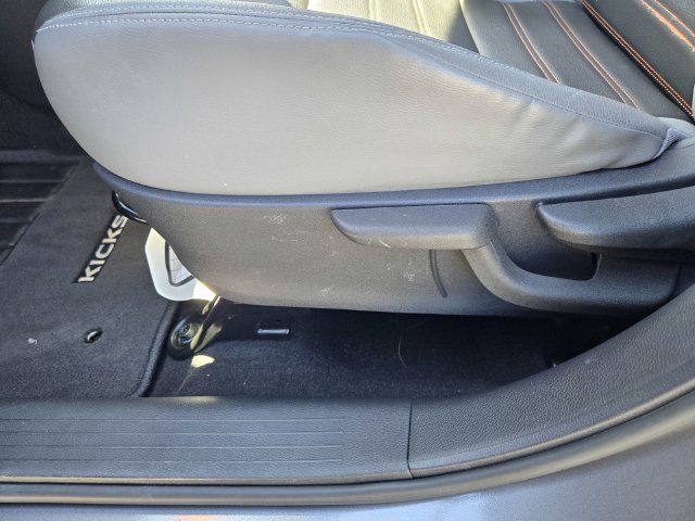 Used 2023 Nissan Kicks SR w/ SR Premium Package FWD image 12