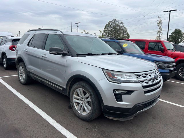 Used 2019 Ford Explorer XLT w/ Equipment Group 202A AWD/4WD image 3