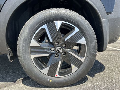 New 2025 Nissan Kicks SV w/ SV Premium Package image 6