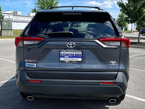 Used 2021 Toyota RAV4 XLE w/ Convenience Package AWD/4WD image 4
