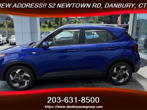 Used 2024 Hyundai Venue Limited FWD image 2