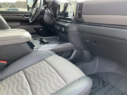 Used 2025 Chevrolet Silverado 2500 ZR2 w/ Technology Package image 22