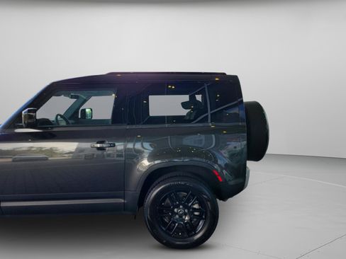 Used 2025 Land Rover Defender 90 S image 30