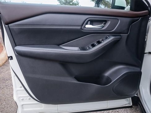 Used 2022 Nissan Rogue SV w/ SV Premium Package image 21