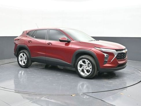 Used 2024 Chevrolet Trax LS w/ LS Convenience Package image 21