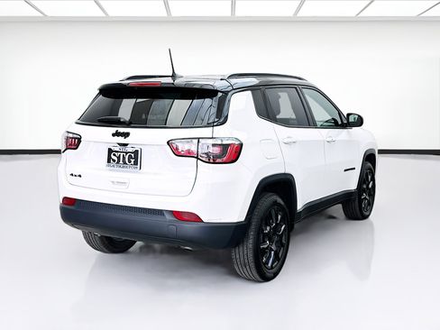 Used 2023 Jeep Compass Latitude AWD/4WD image 4