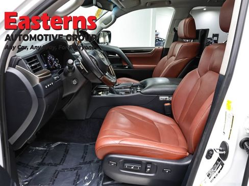 Used 2018 Lexus LX 570 4WD w/ Luxury Package image 13