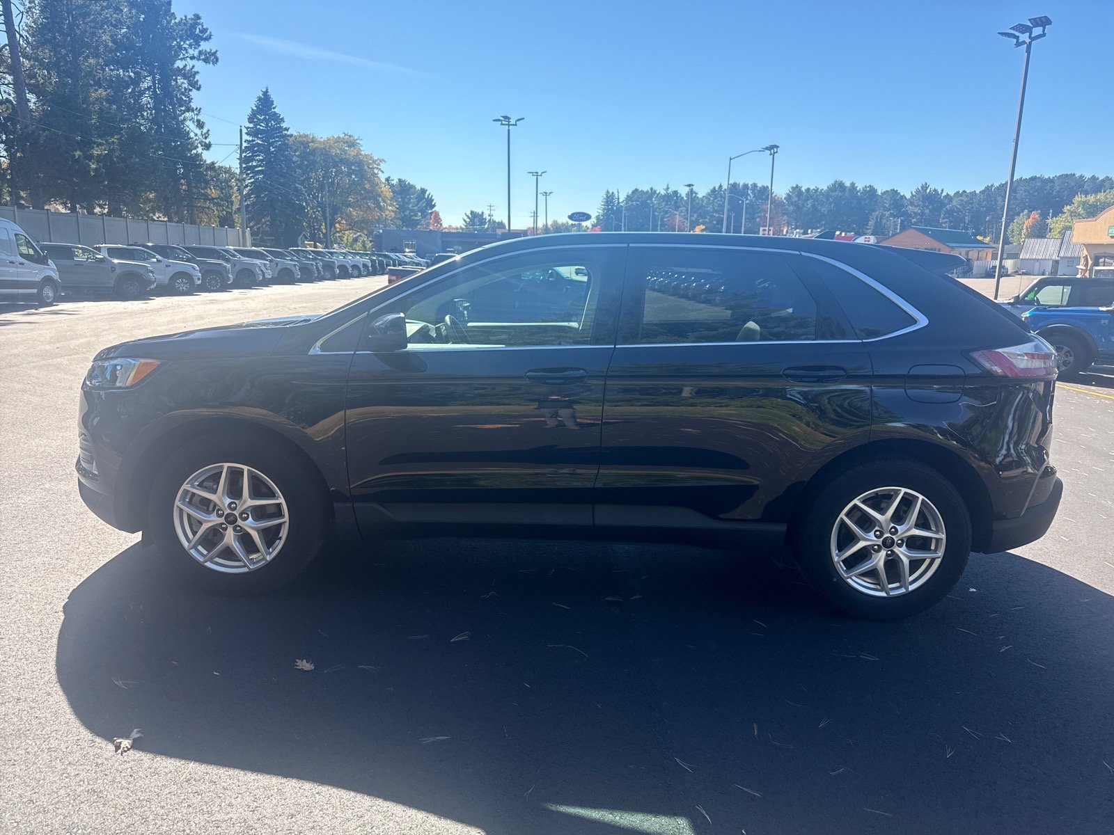 Used 2023 Ford Edge SEL w/ Convenience Package AWD/4WD image 4