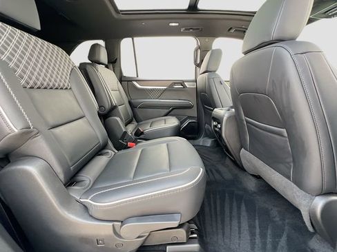 Used 2025 GMC Acadia Denali w/ Super Cruise Package image 31