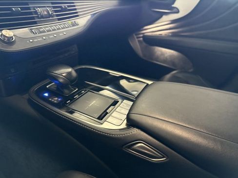 Used 2018 Lexus LS 500 F Sport w/ Accessory Package (Z2) image 22