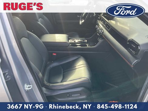 Used 2025 Honda Pilot TrailSport image 11