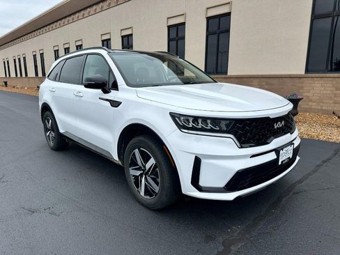 Used 2022 Kia Sorento S w/ Panoramic Sunroof Package FWD image 2