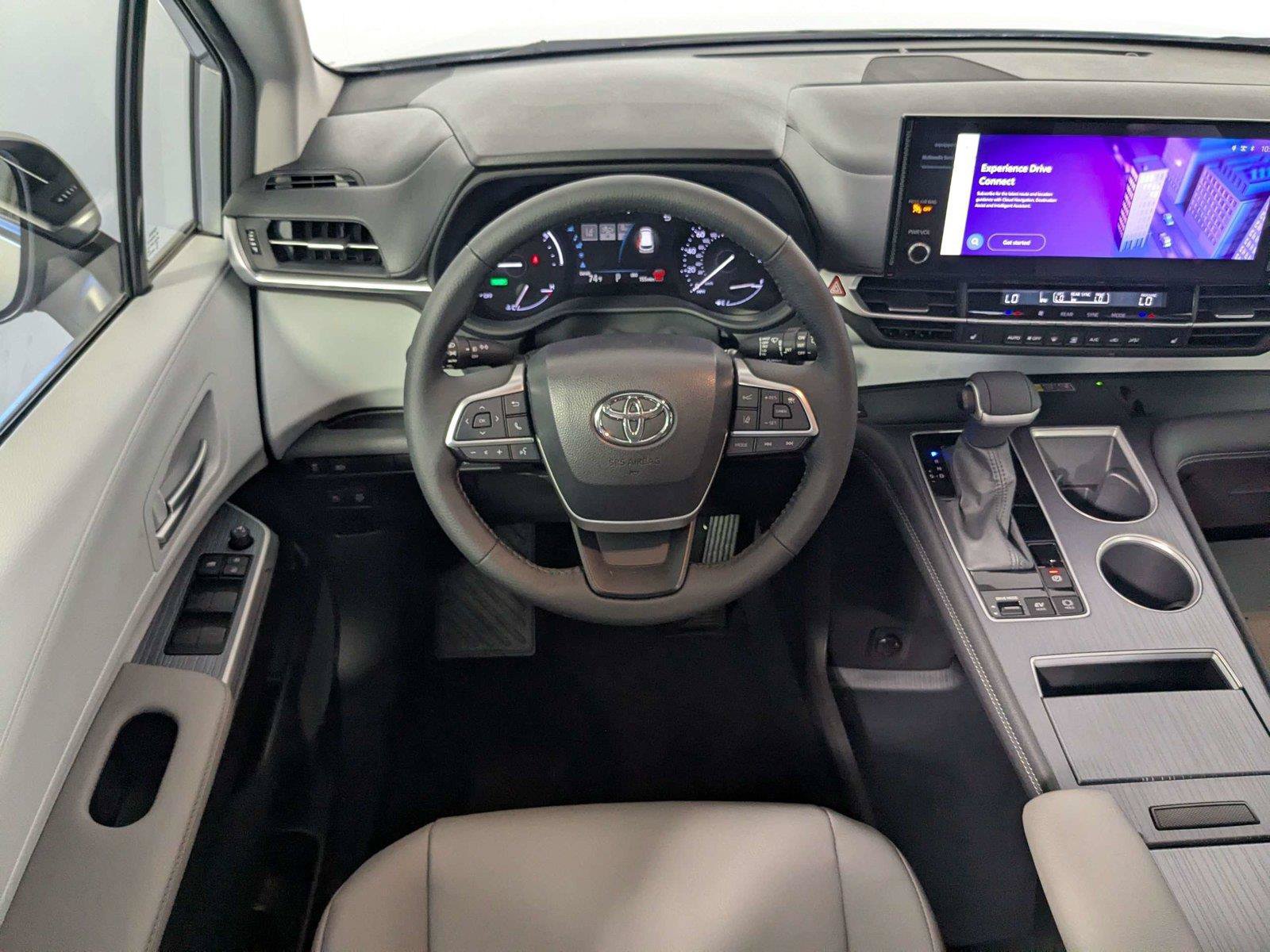 Certified 2025 Toyota Sienna XLE FWD image 39