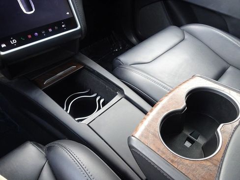 Used 2018 Tesla Model X 75D image 21