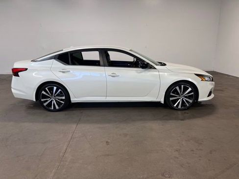 Used 2019 Nissan Altima 2.5 SR image 2