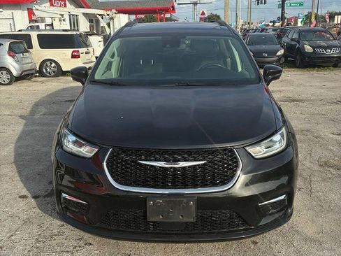 Used 2022 Chrysler Pacifica Touring-L w/ Uconnect Theater Family Group FWD image 1