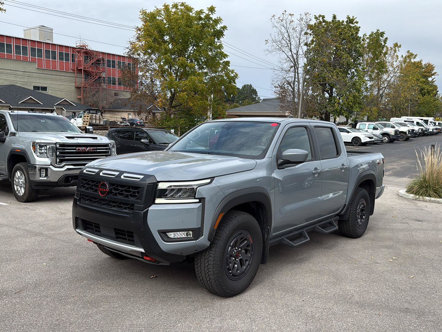 Used 2025 Nissan Frontier PRO-4X AWD/4WD image 7