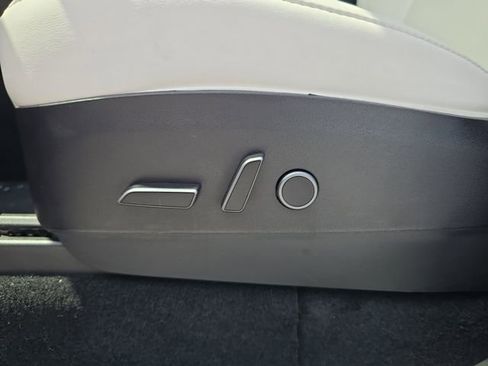 Used 2023 Tesla Model Y Long Range AWD/4WD image 18