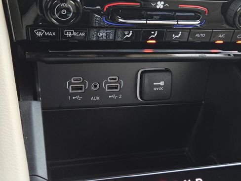 Used 2025 Jeep Grand Cherokee Limited RWD image 29