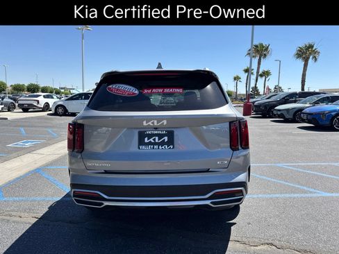Certified 2023 Kia Sorento EX w/ Panoramic Sunroof Package FWD image 8