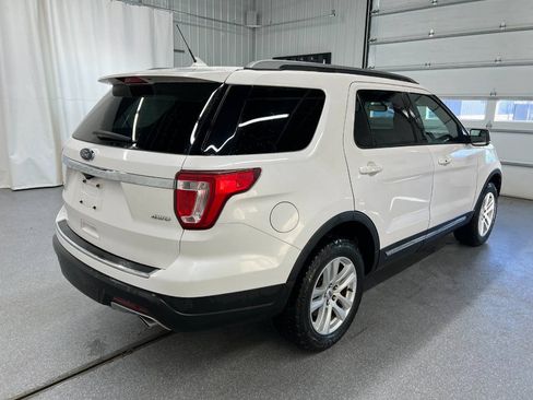 Used 2018 Ford Explorer XLT w/ Equipment Group 202A AWD/4WD image 4