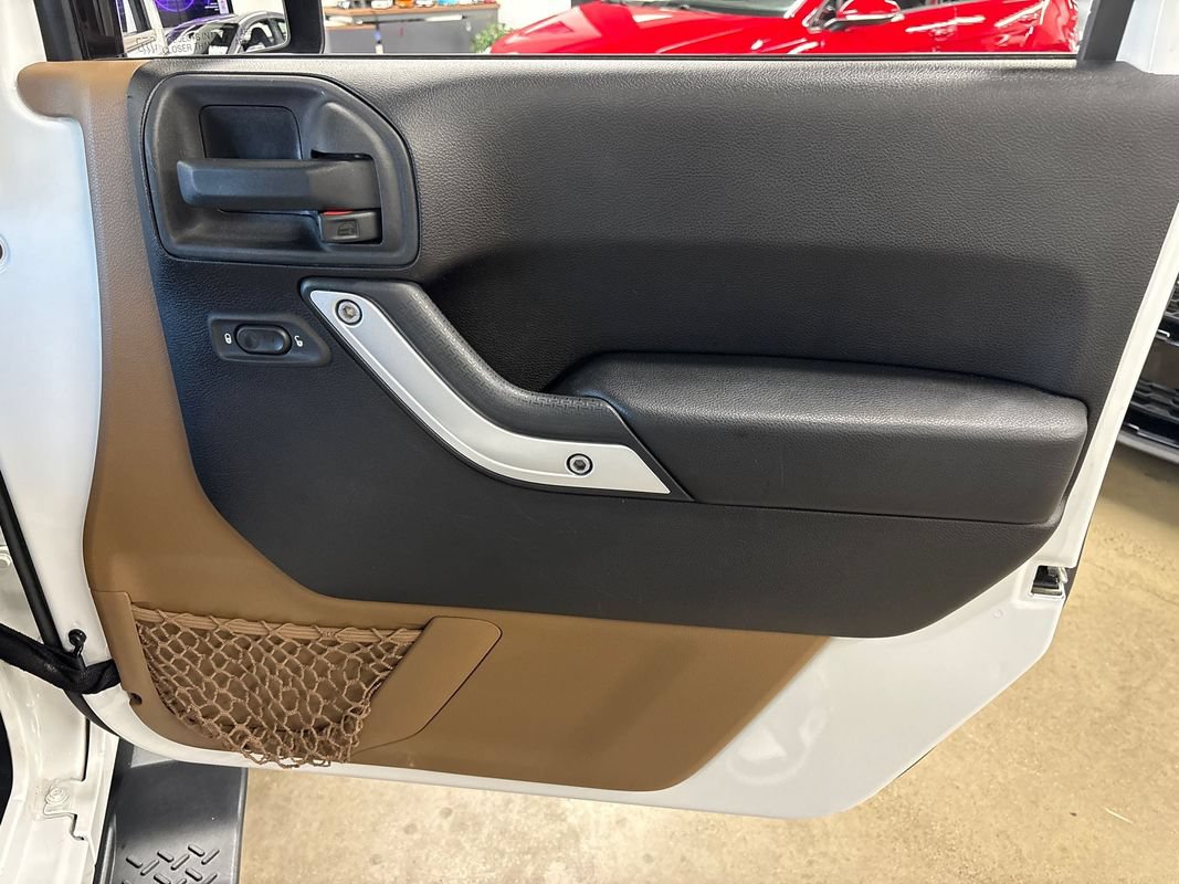 Used 2015 Jeep Wrangler Unlimited Sahara w/ Connectivity Group AWD/4WD image 56