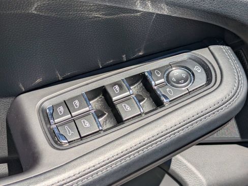 Used 2023 Porsche Macan AWD/4WD image 11