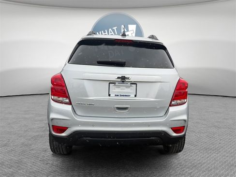 Certified 2022 Chevrolet Trax LT w/ Driver Confidence Package image 5