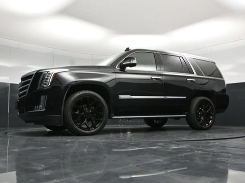 Used 2019 Cadillac Escalade Luxury AWD/4WD image 66
