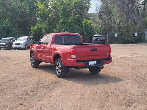 Used 2017 Toyota Tacoma TRD Sport w/ Tow Package (A/T) AWD/4WD image 3