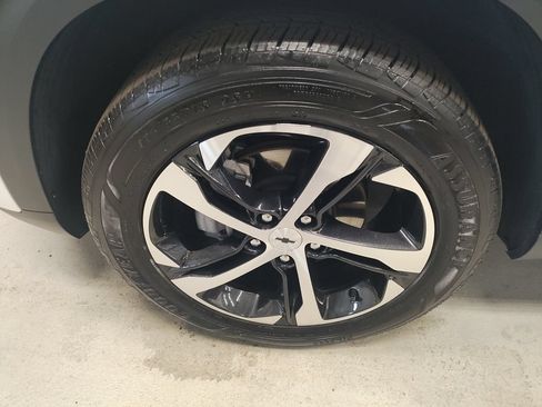 Used 2025 Chevrolet Trax RS w/ Driver Confidence Package FWD image 18