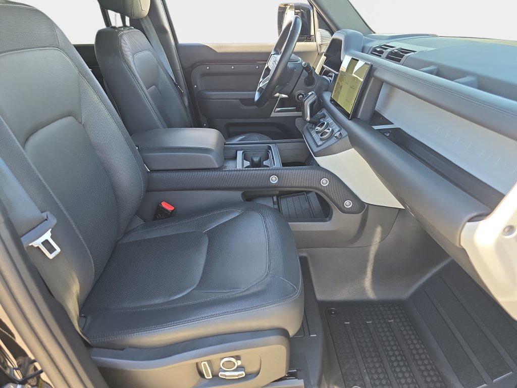 Certified 2024 Land Rover Defender 130 X-Dynamic SE AWD/4WD image 10