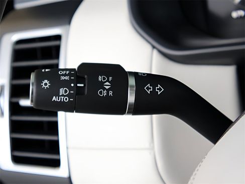 New 2025 Land Rover Discovery Metropolitan Edition image 73