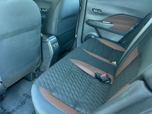 Used 2022 Nissan Kicks SR w/ Interior Electronics Package FWD image 11
