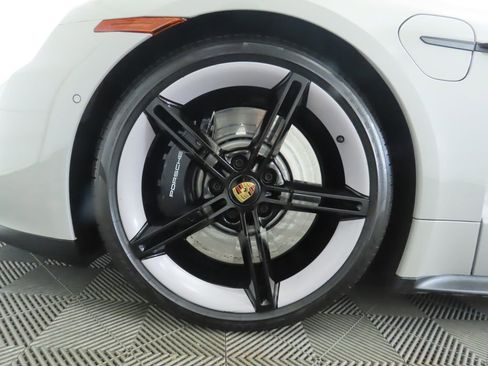 Used 2023 Porsche Taycan GTS image 31