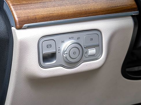 Used 2022 Mercedes-Benz GLS 450 4MATIC w/ AMG Line Exterior image 25