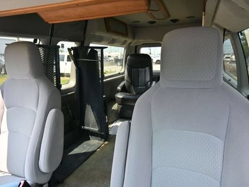 Used 2009 Ford E-150 and Econoline 150 Wagon RWD image 12