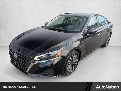 Used 2025 Nissan Altima 2.5 SV FWD image 1