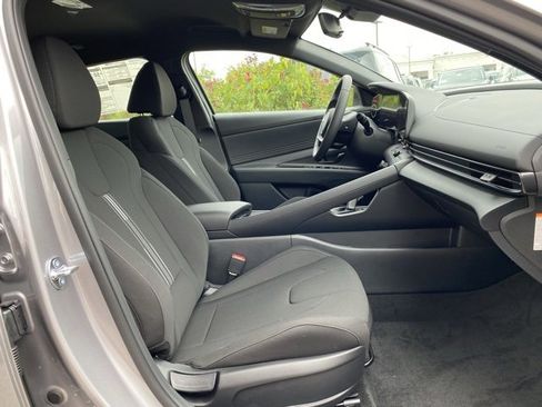 New 2025 Hyundai Elantra SEL image 34