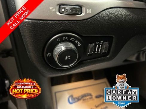Used 2018 Jeep Cherokee Trailhawk AWD/4WD image 10