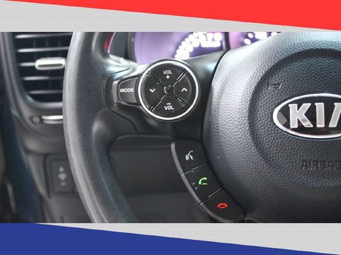 Used 2019 Kia Soul + image 16