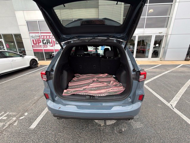 Used 2024 Ford Escape ST-Line w/ Tech Pack #1 FWD image 7