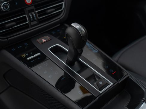Certified 2026 Porsche Macan AWD/4WD image 24