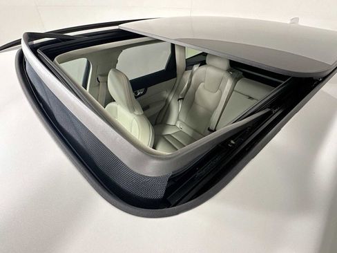 Certified 2025 Volvo XC60 B5 Plus w/ Protection Package Premier image 20