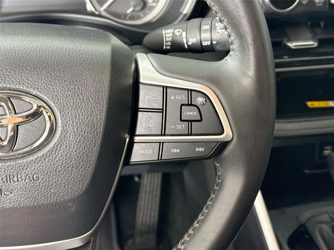 Certified 2024 Toyota Highlander XLE image 18