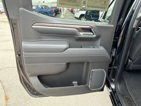 Used 2025 GMC Sierra 1500 SLT AWD/4WD image 21