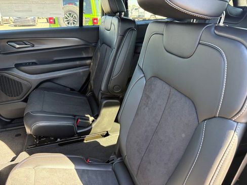 New 2025 Jeep Grand Cherokee L Altitude image 17