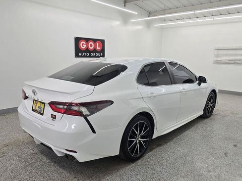 Used 2021 Toyota Camry SE FWD image 9