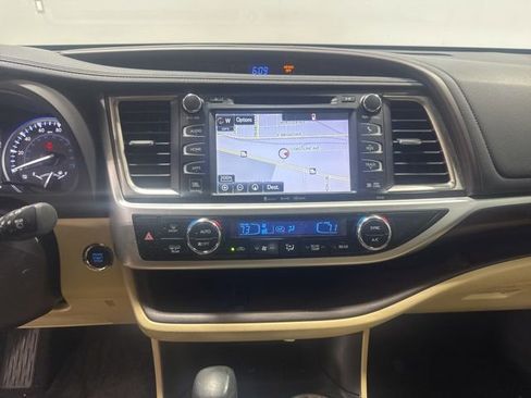 Used 2016 Toyota Highlander Limited FWD image 18