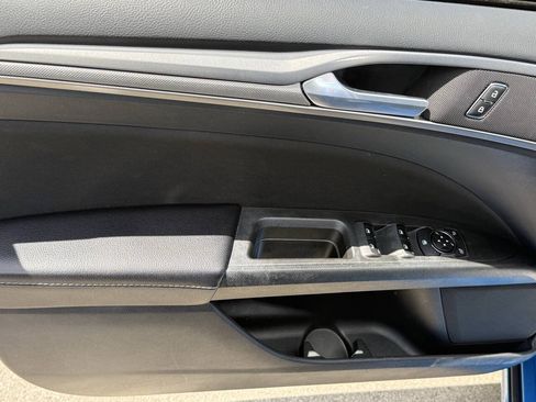 Used 2020 Ford Fusion SE FWD image 8